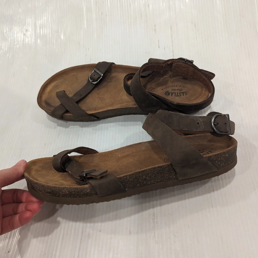EASTLAND women's strappy brown leather sandals size 11